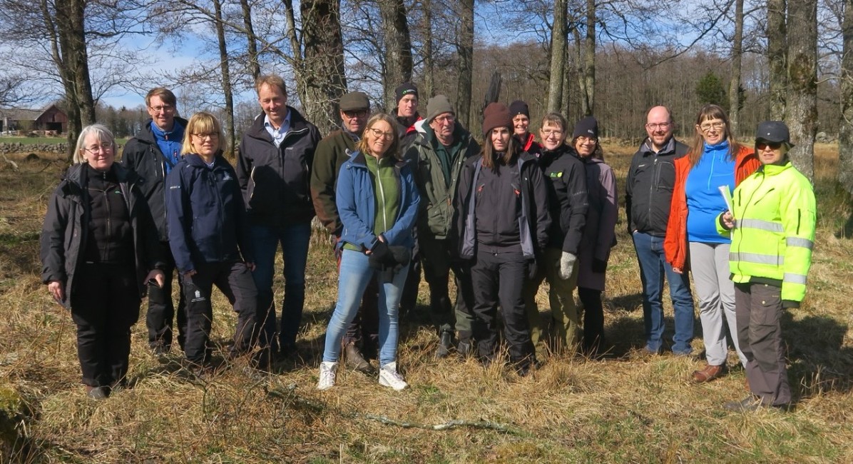 En grupp människor på betesträff.